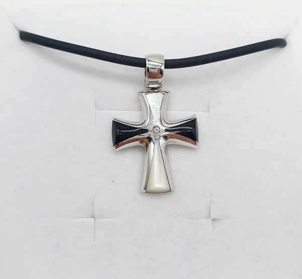 CIONDOLO CROCE ORO BIANCO 18K 750 ONICE E MADREPERLA + LACCIO IN CAUCCIU' CON CHIUSURA IN ORO BIANCO 18K 750 GR.3,62